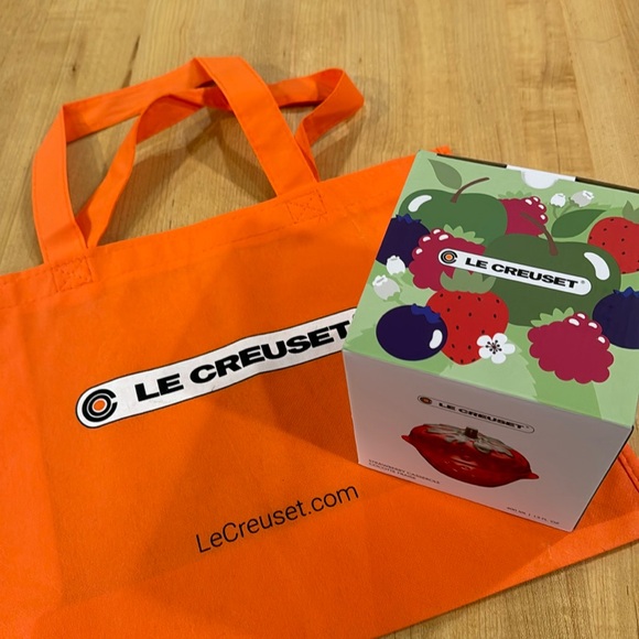 NWT Le Creuset Strawberry Stoneware Casserole, 13 oz. Adorable. Hard to … - Picture 7 of 12